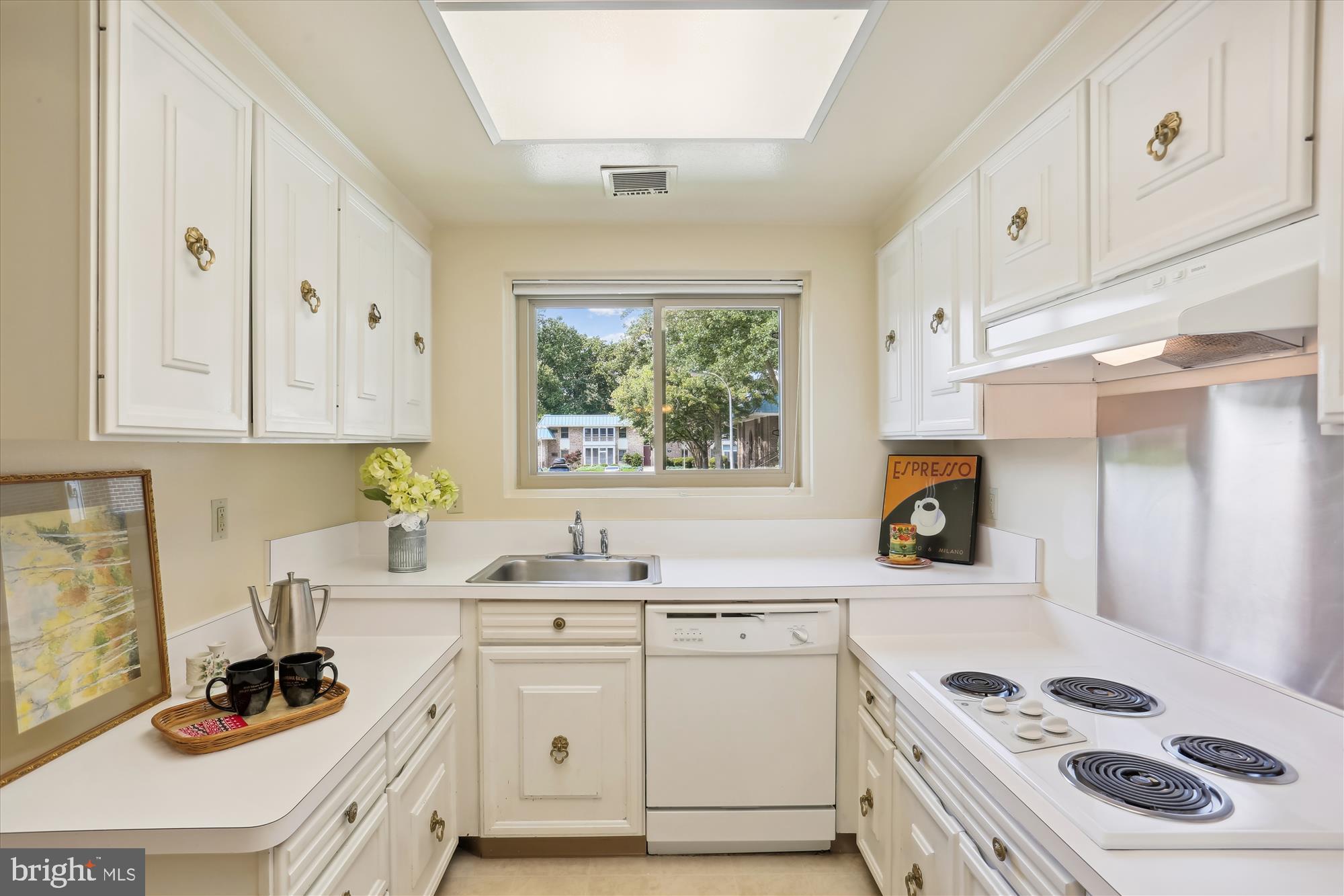 LEISURE WORLD - Residential