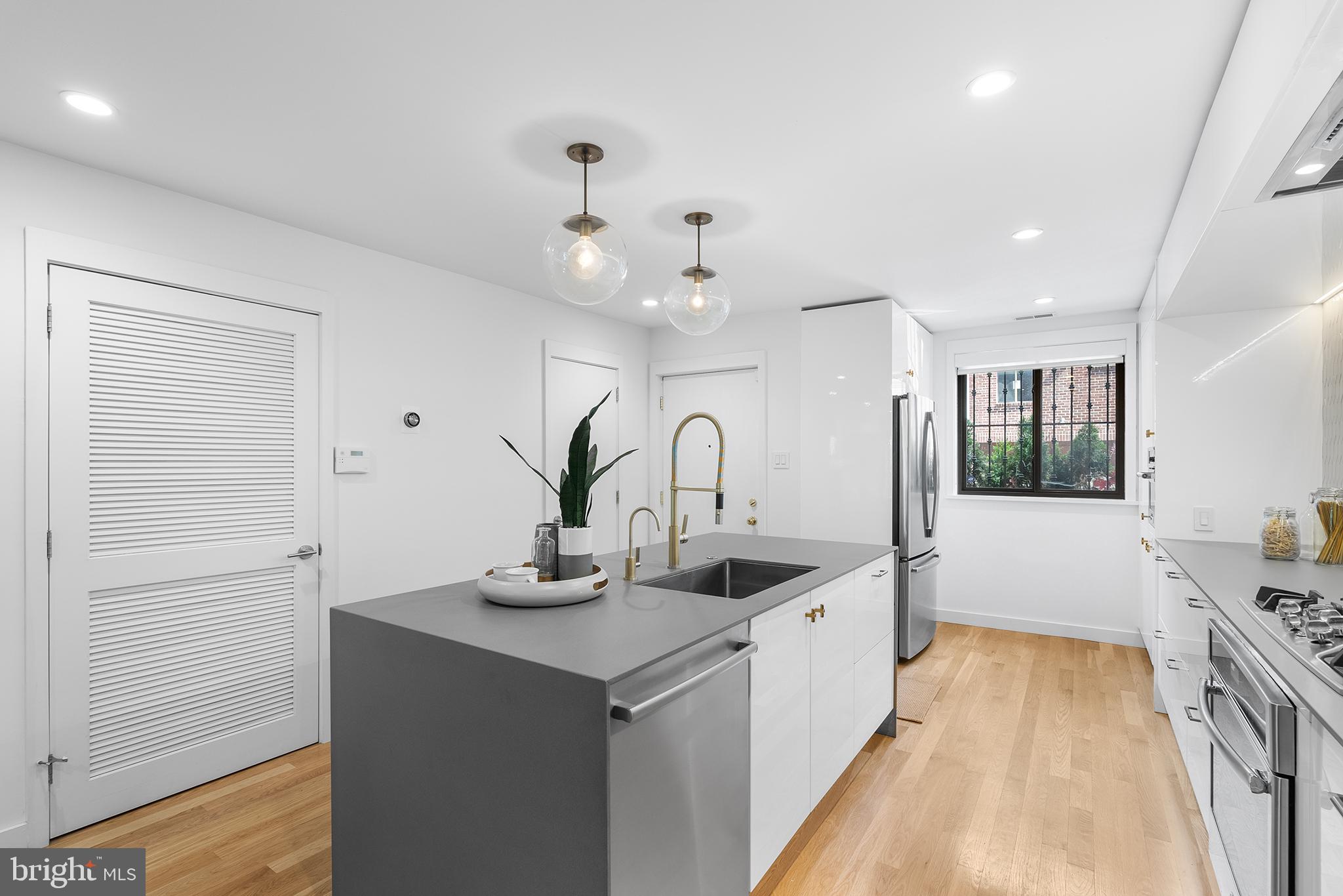 SOCIETY HILL - Residential