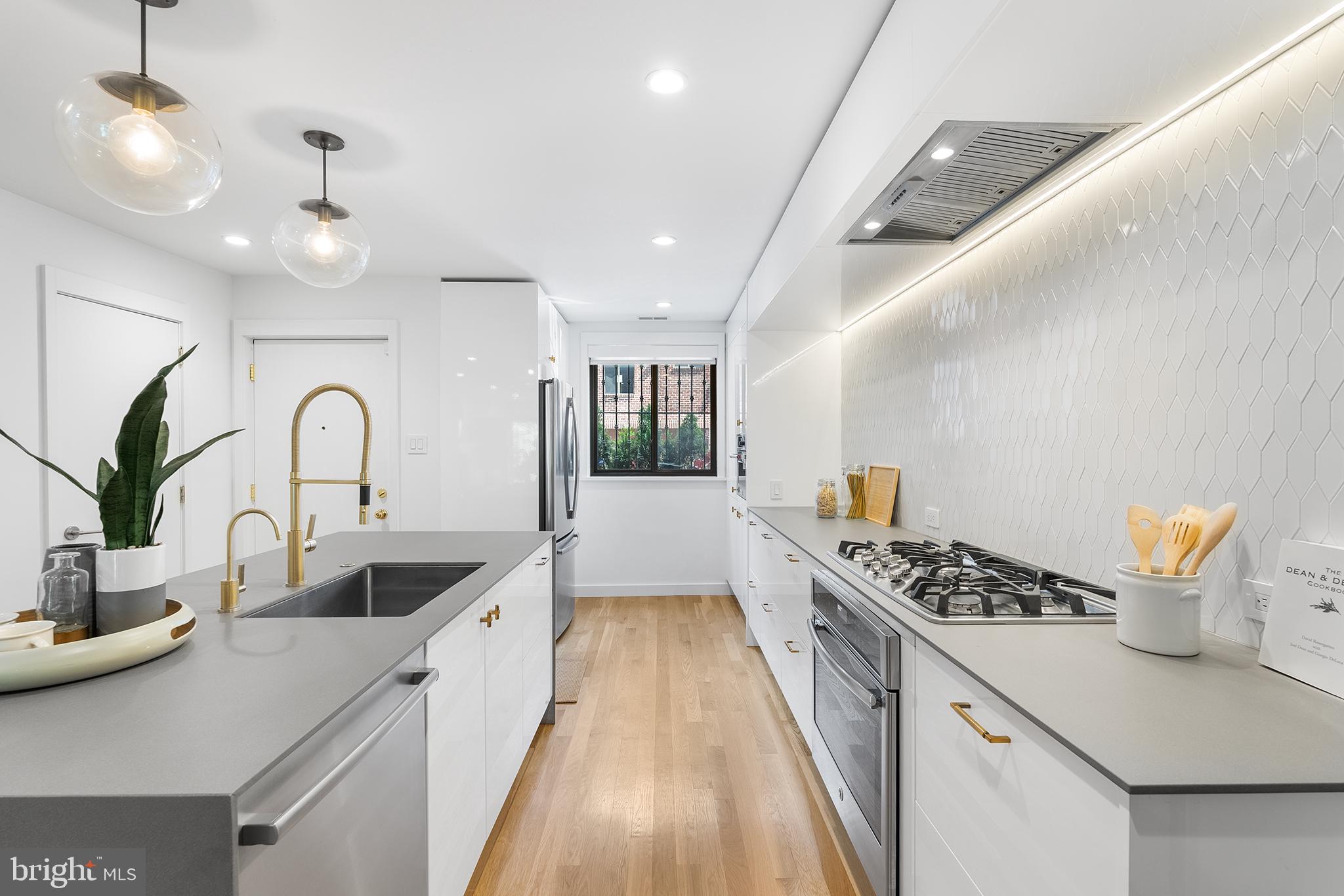 SOCIETY HILL - Residential