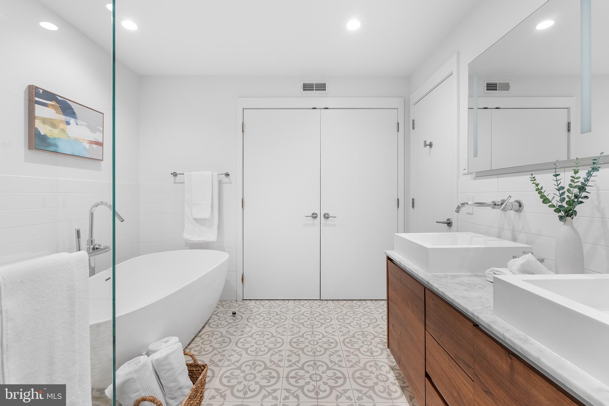 SOCIETY HILL - Residential