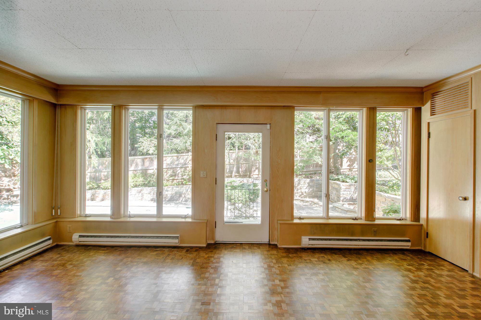 SPRING VALLEY - Residential