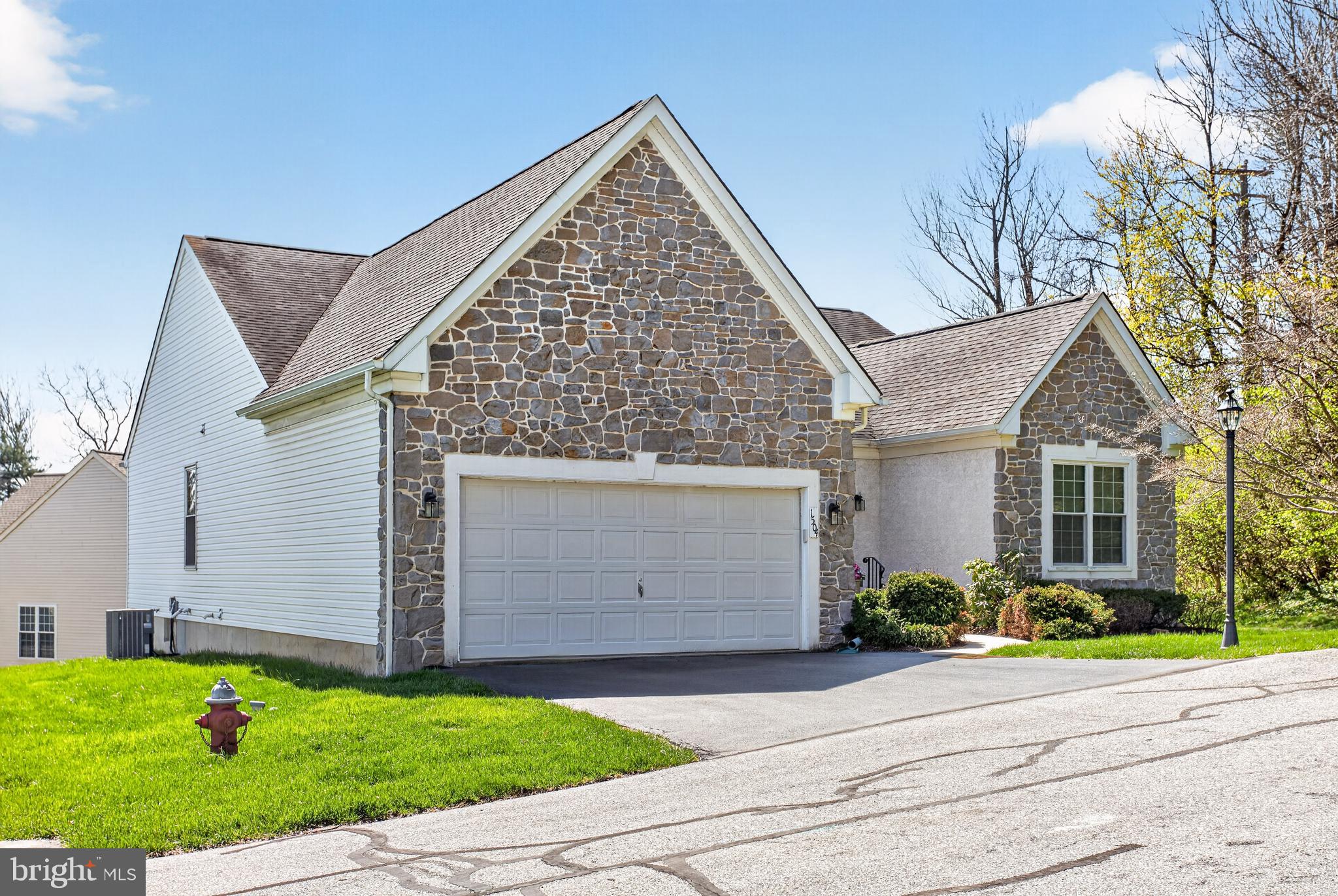 1504 IRON HORSE COURT