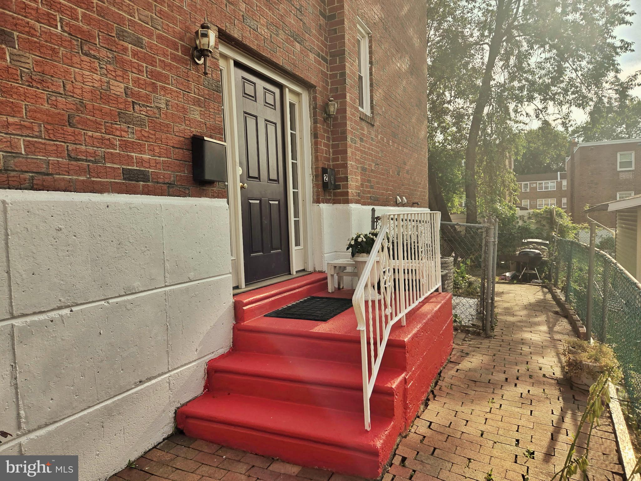 210 LOCKART LANE