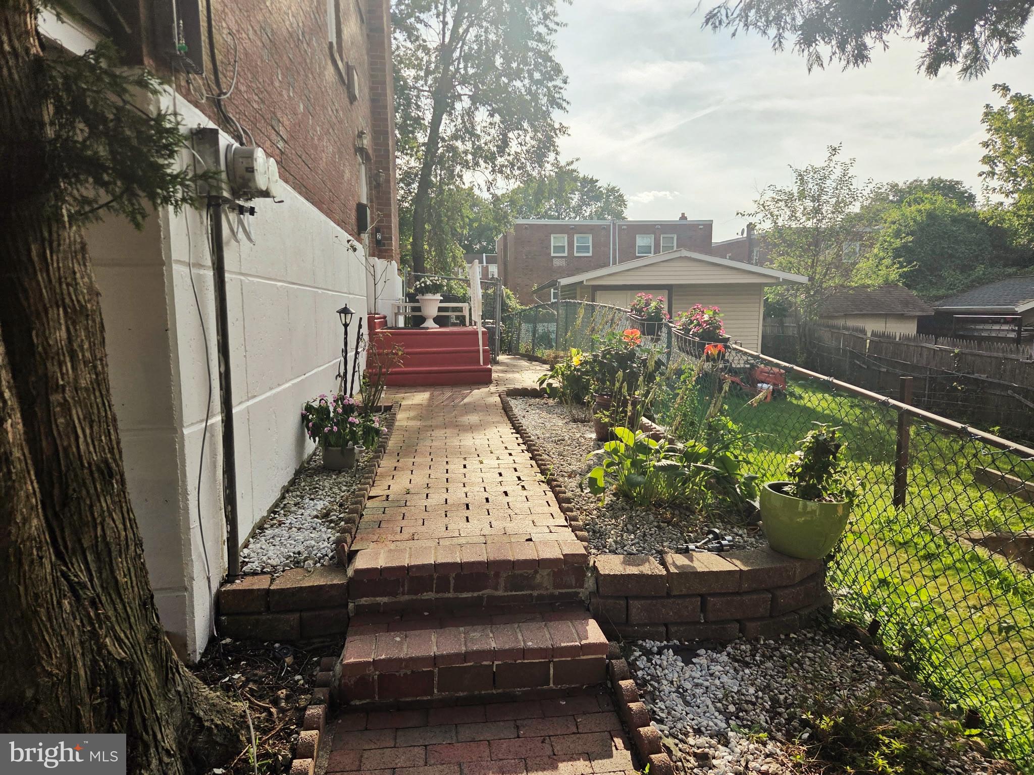 210 LOCKART LANE