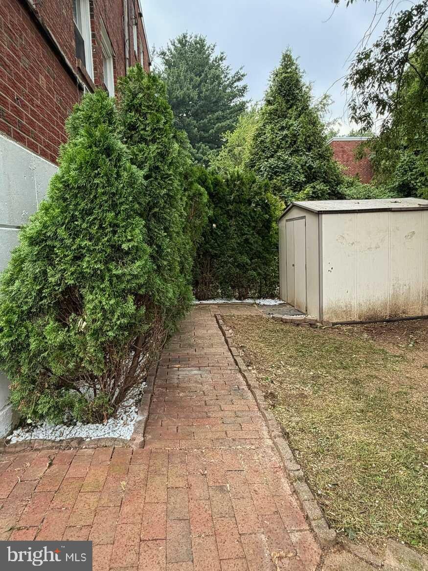 210 LOCKART LANE