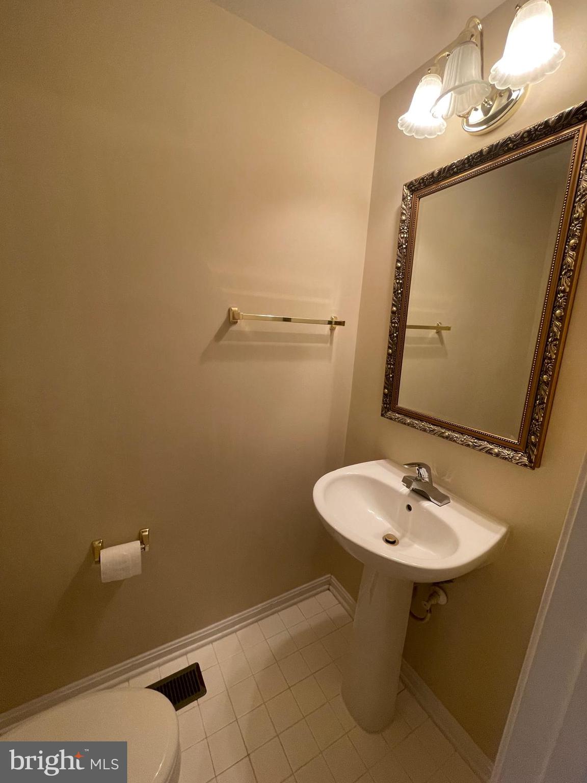 OAKMILL - Residential Lease