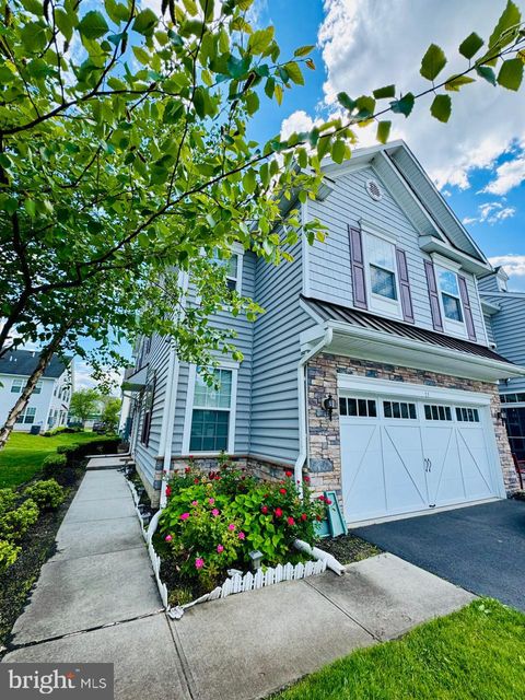 Townhouse For Rent - 11 Morris Lane<br/> CRANBURY, NJ 08512