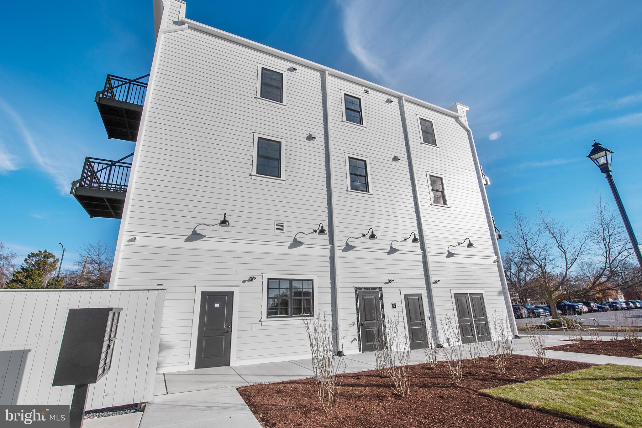 EASTON - Residential Lease