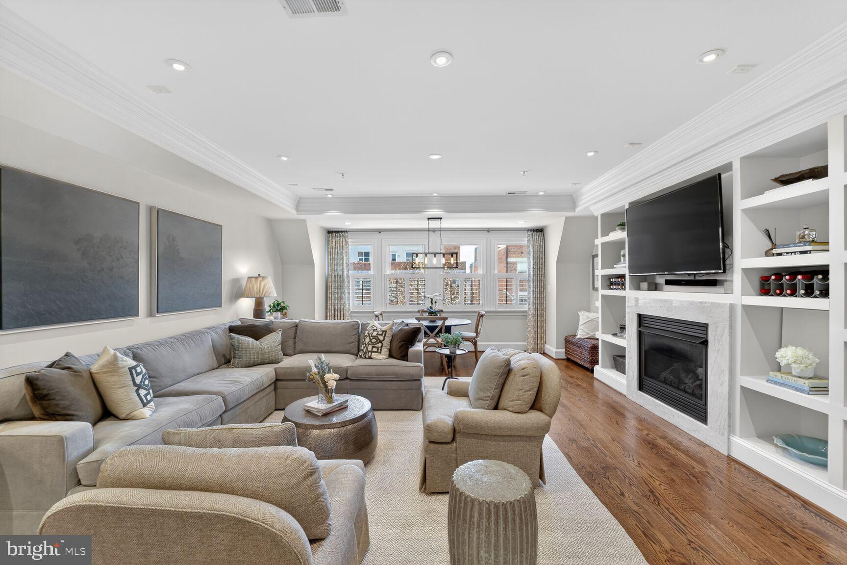 2446 ONTARIO ROAD NW 4