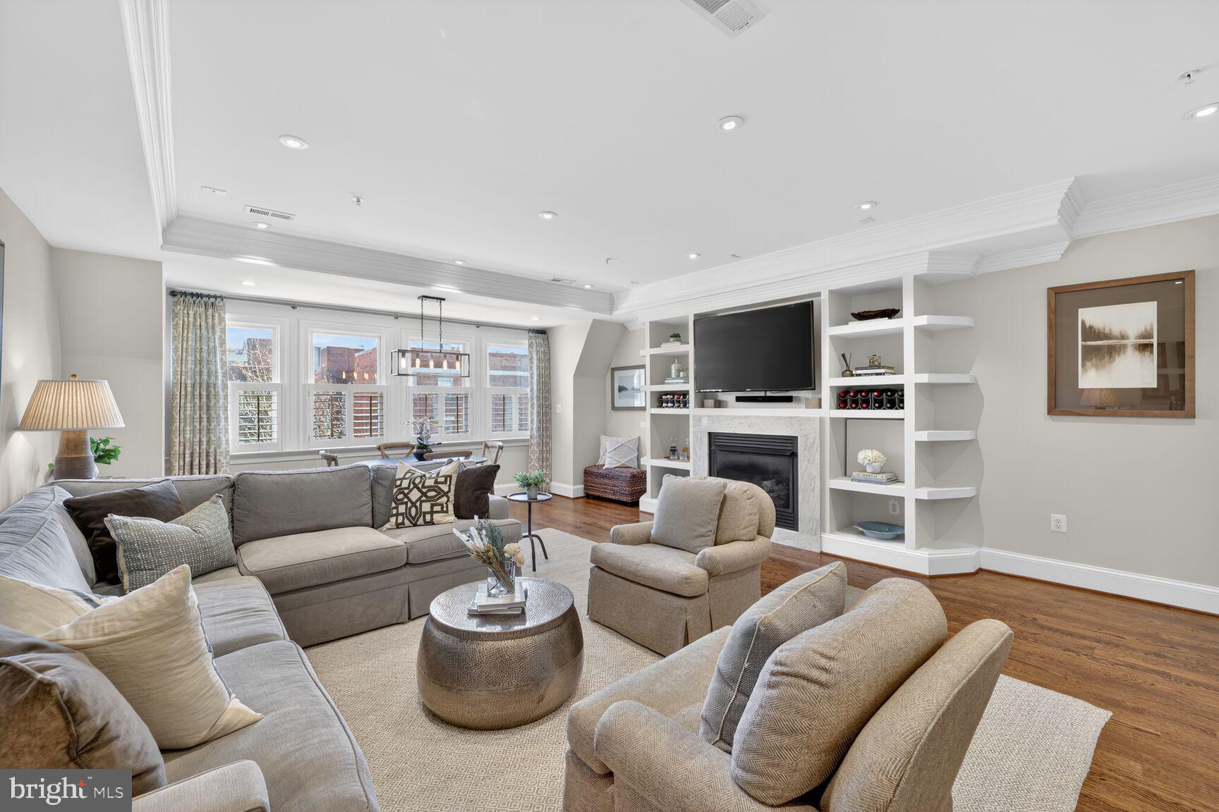 2446 ONTARIO ROAD NW 4