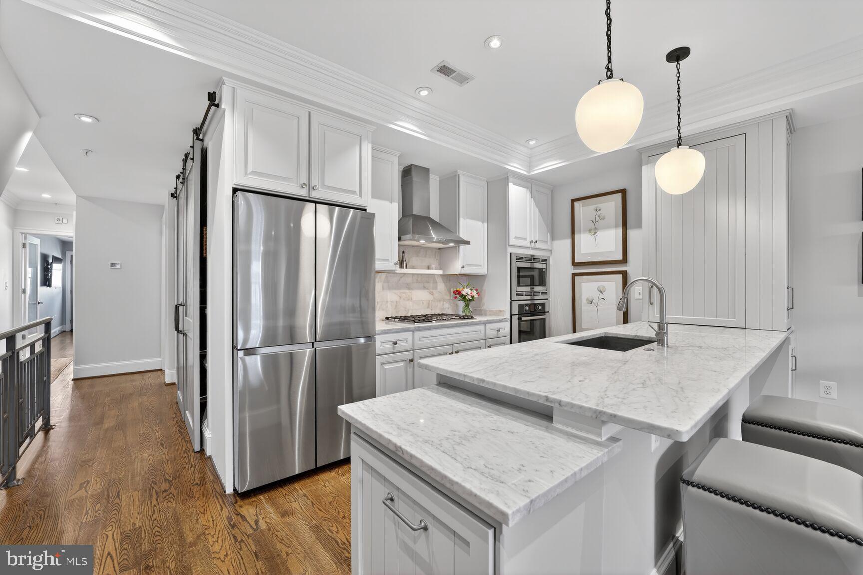 2446 ONTARIO ROAD NW 4