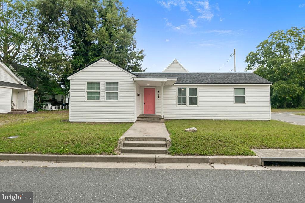 213 LLOYD STREET 0001