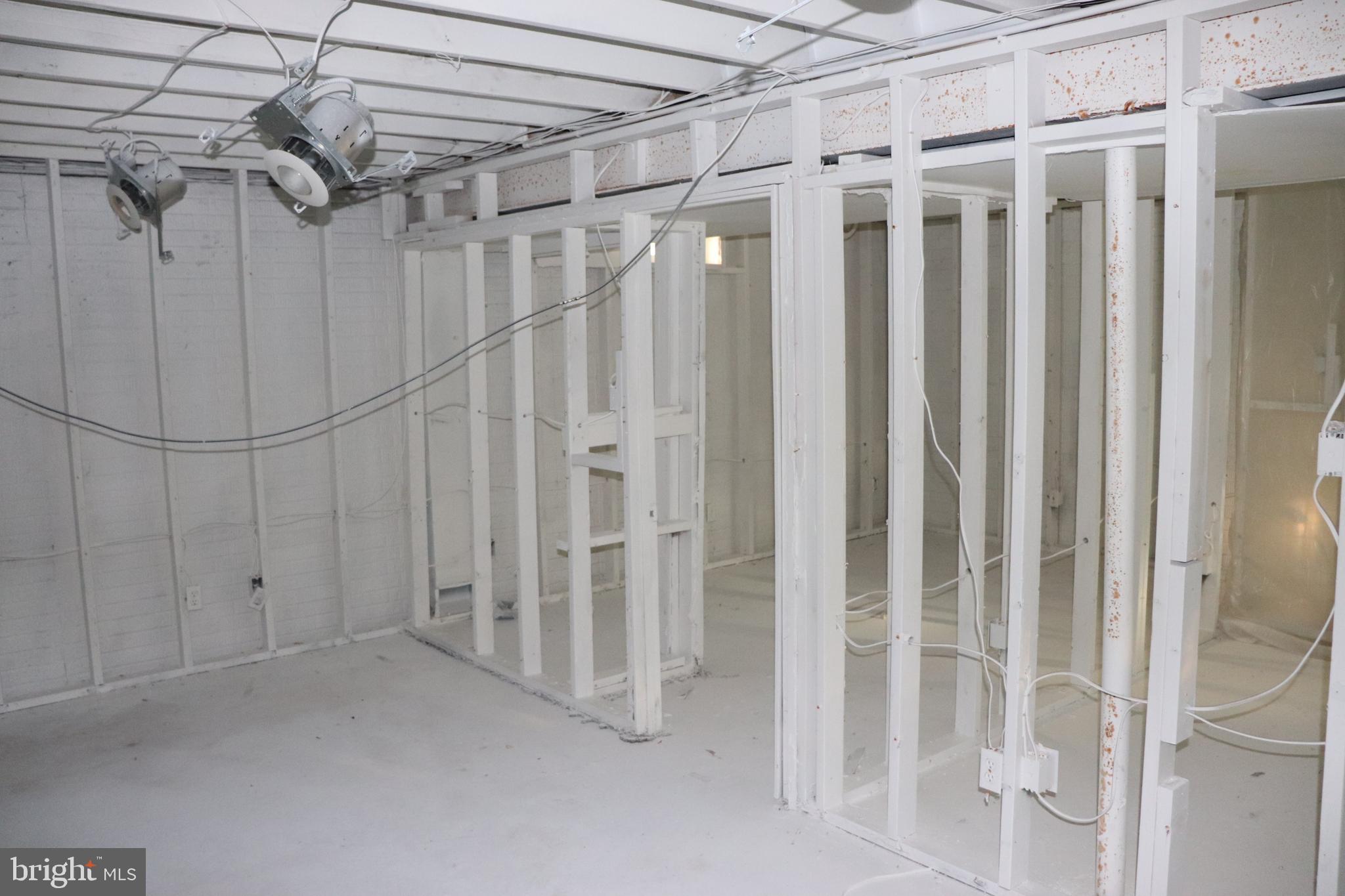 MIDDLE RIVER - Residential