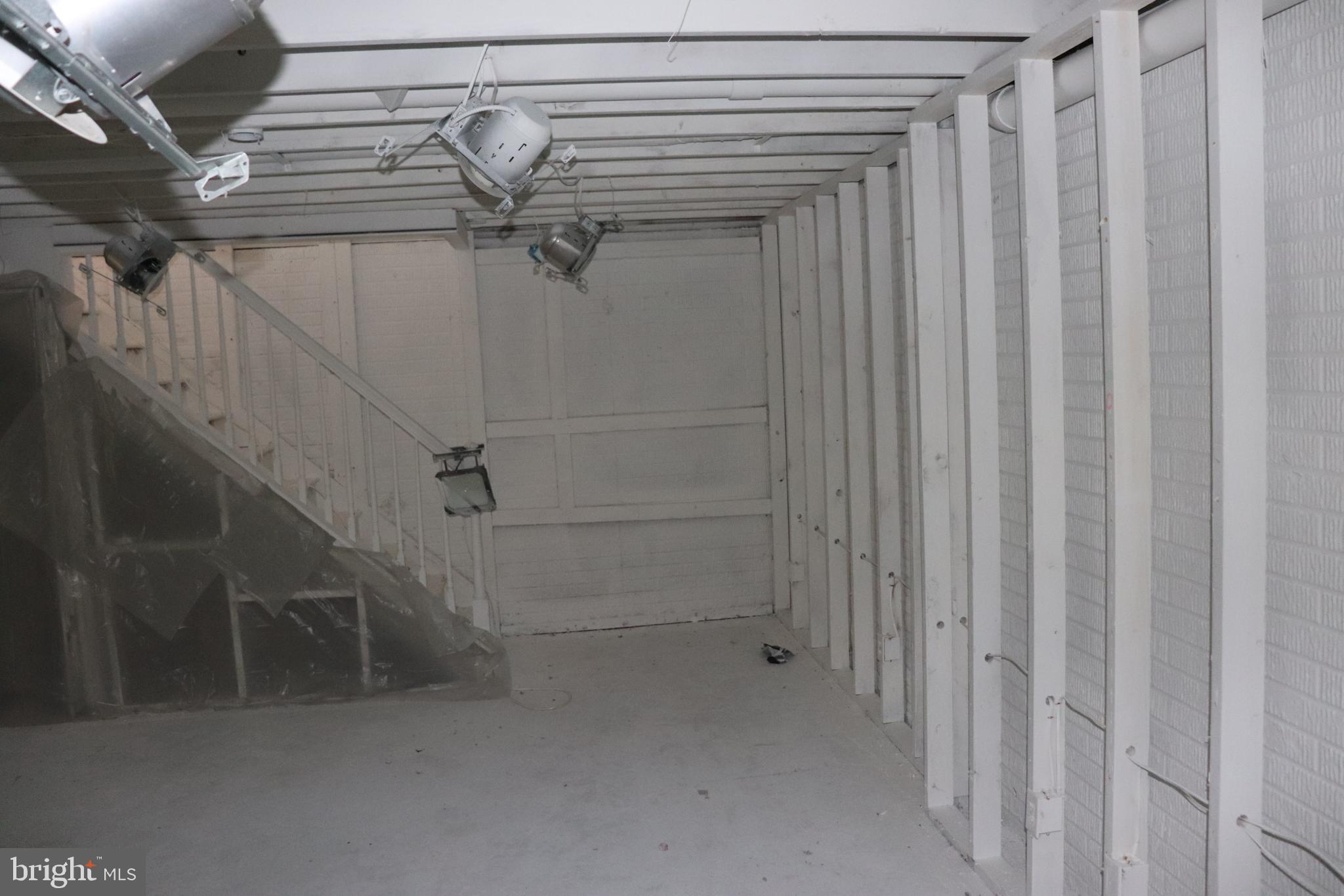 MIDDLE RIVER - Residential