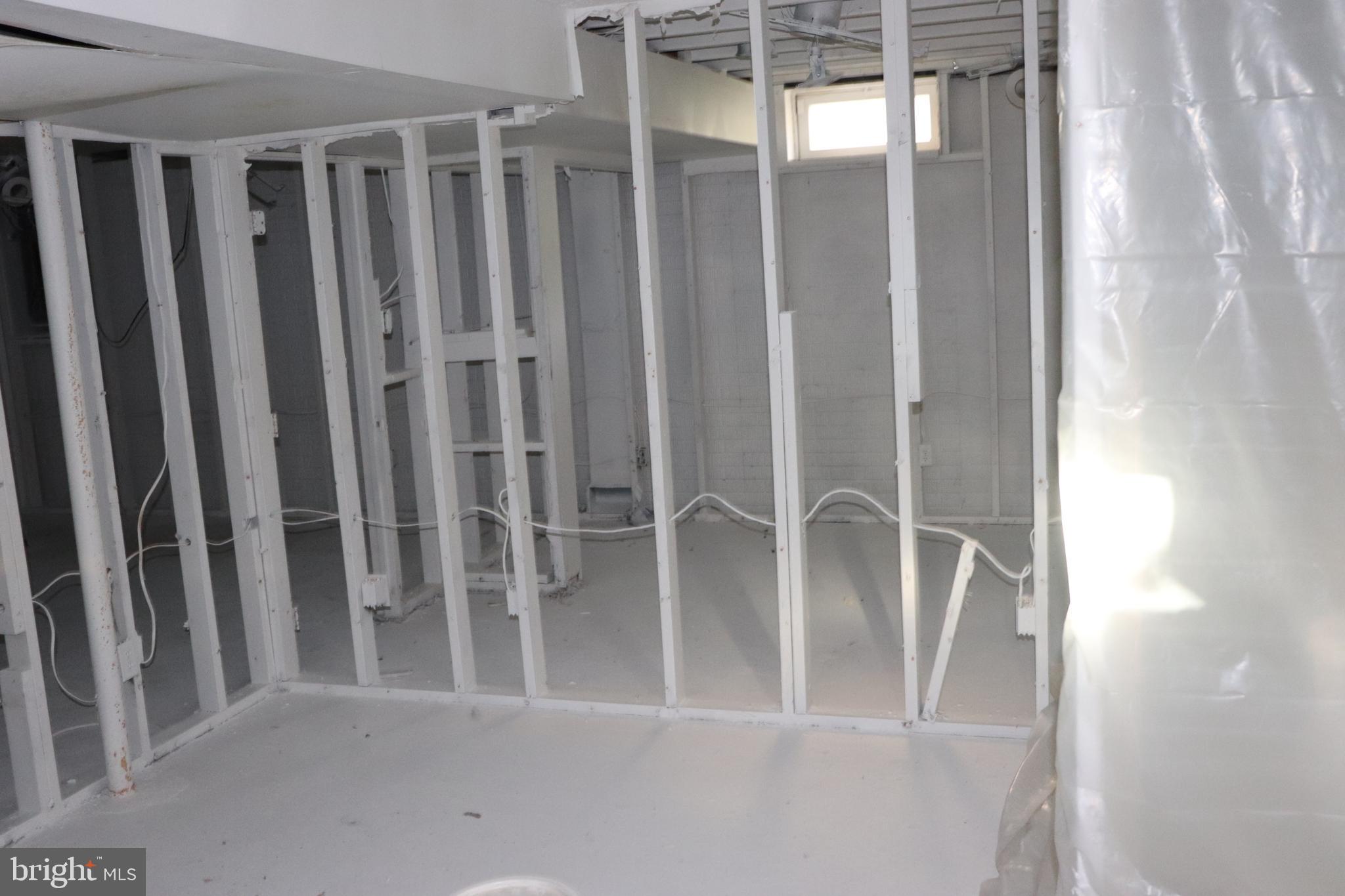 MIDDLE RIVER - Residential