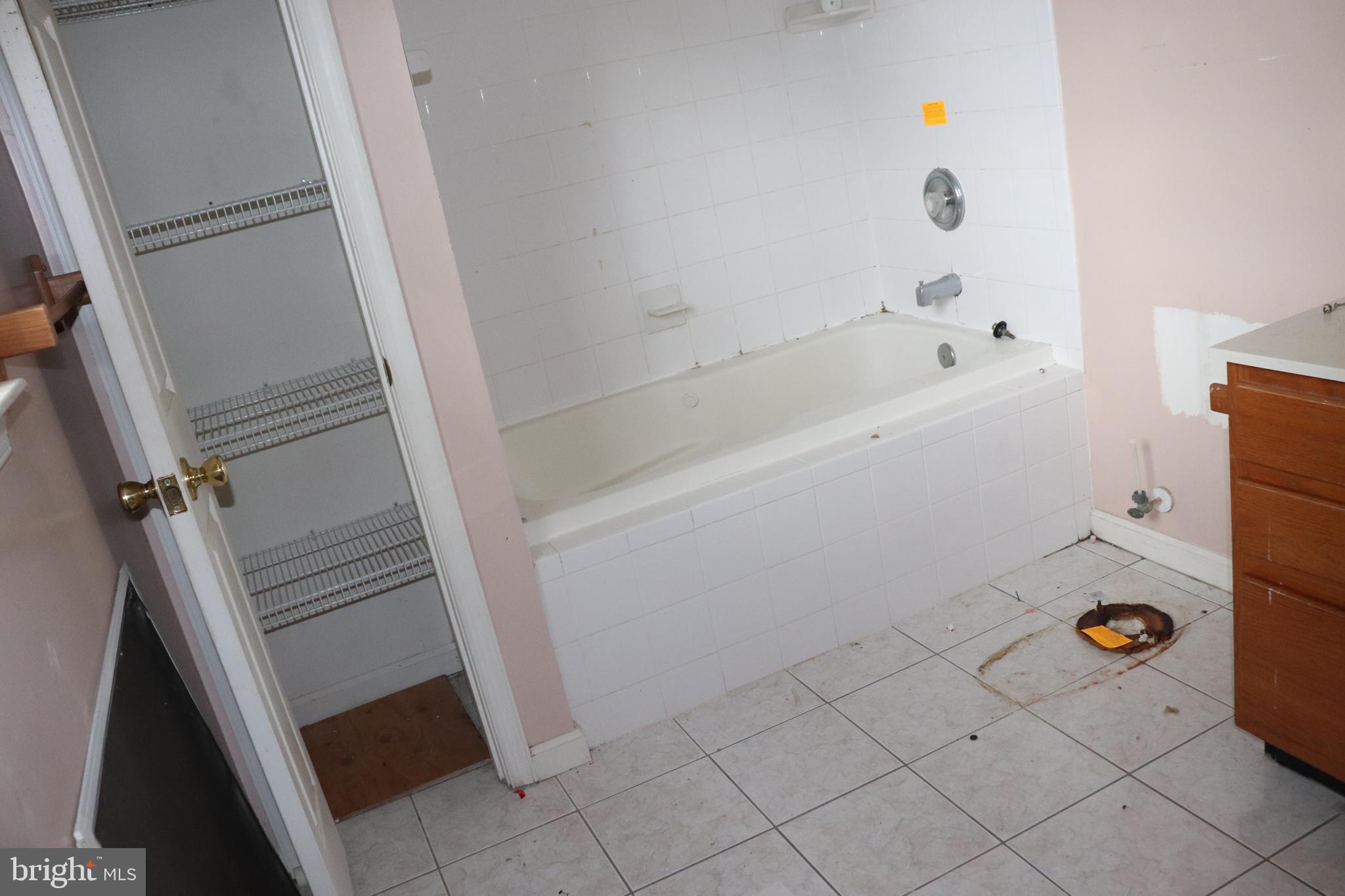 MIDDLE RIVER - Residential