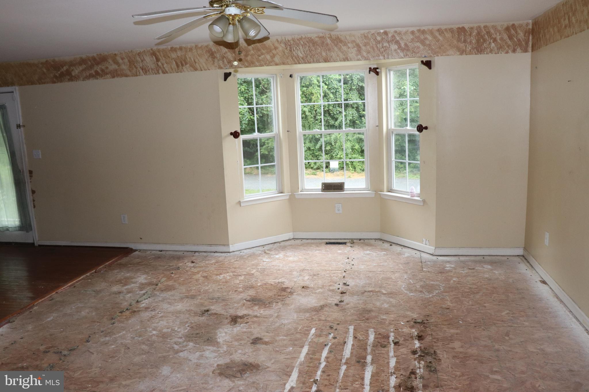 MIDDLE RIVER - Residential