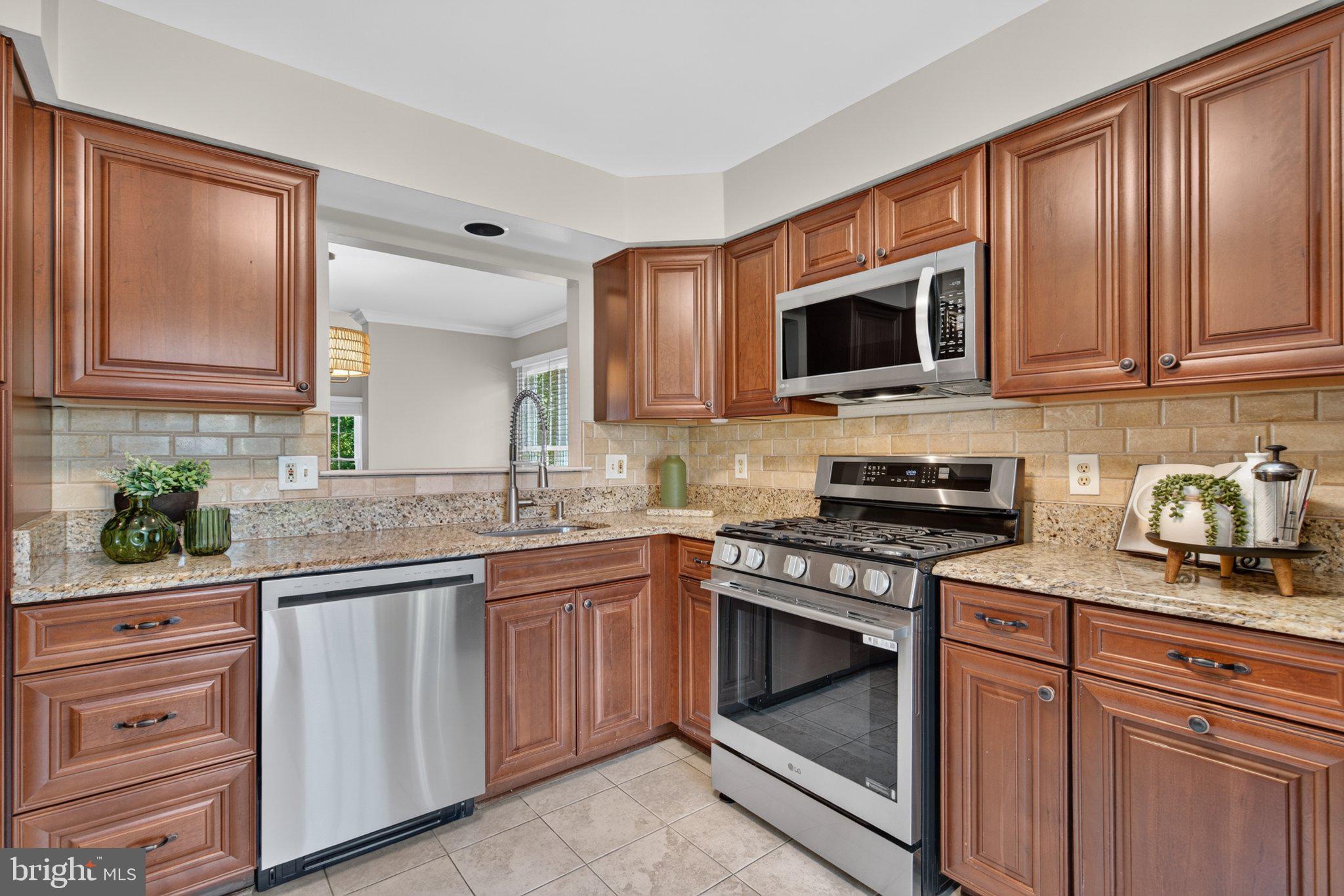 45577 HUTCHENS SQUARE