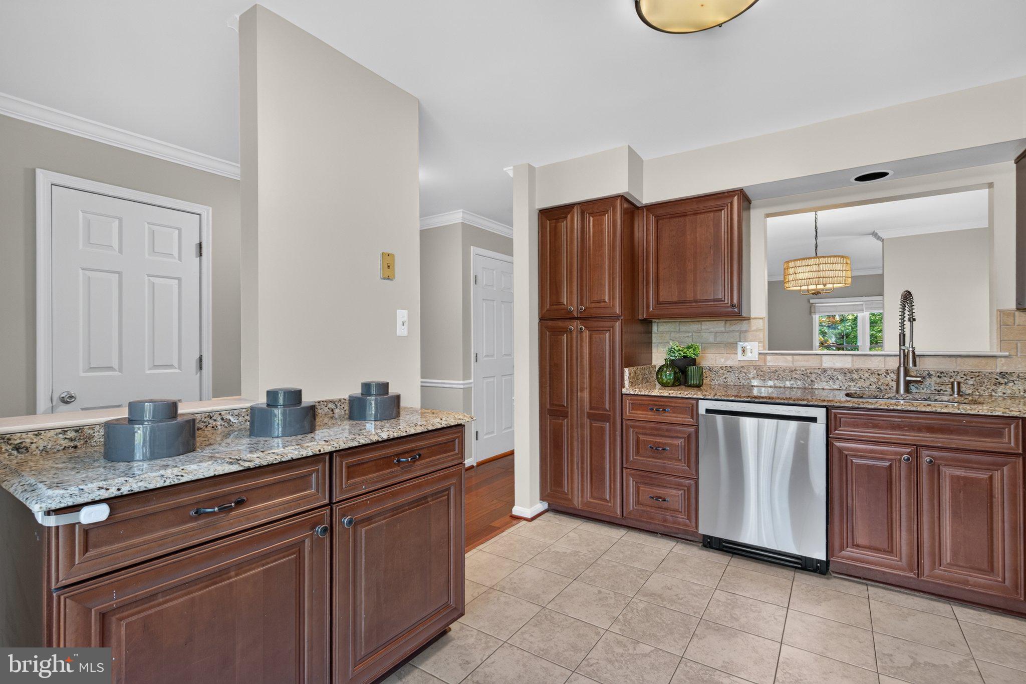 45577 HUTCHENS SQUARE