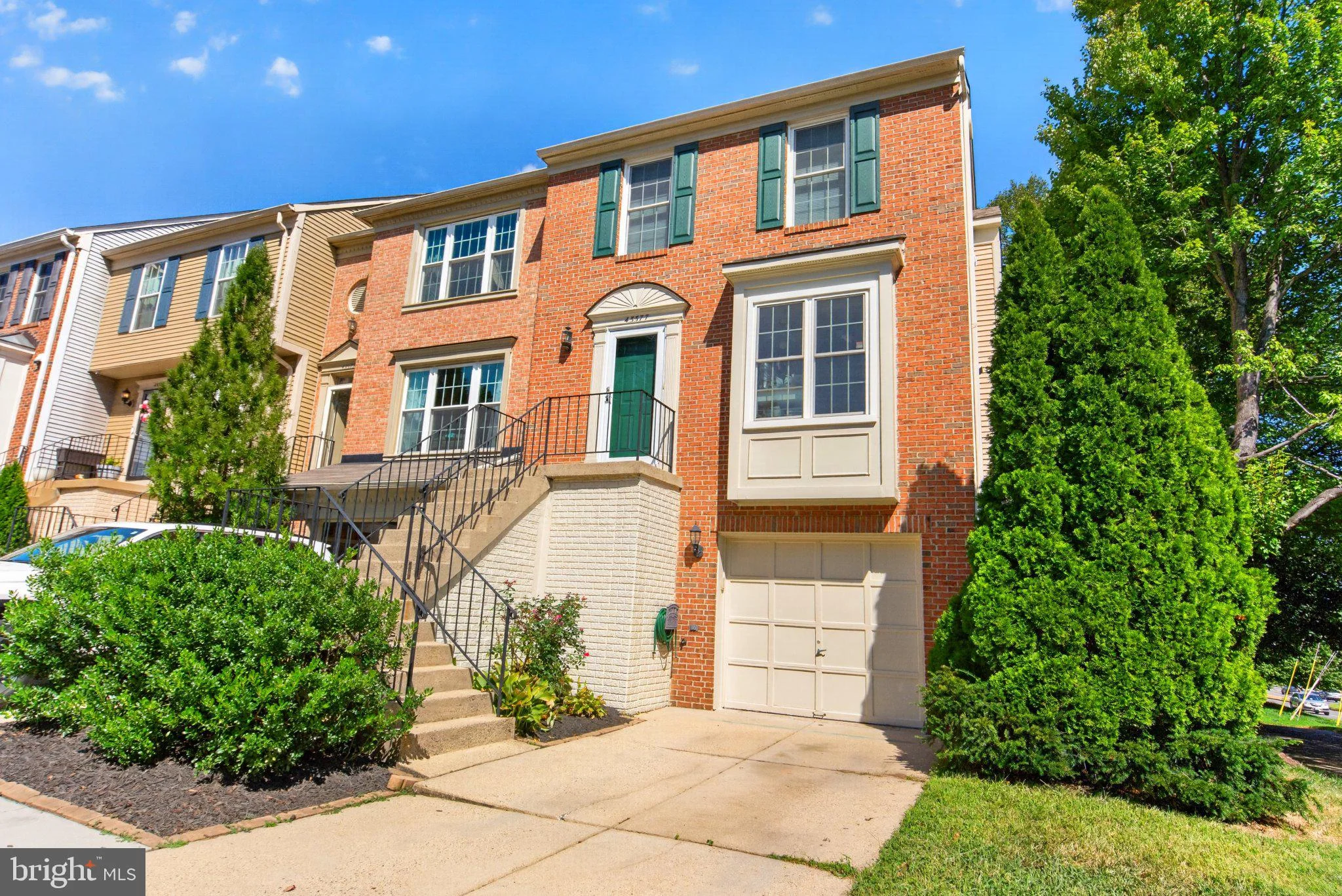 45577 Hutchens Square
