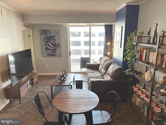 CRESCENT - Residential Lease