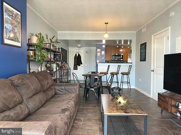 CRESCENT - Residential Lease