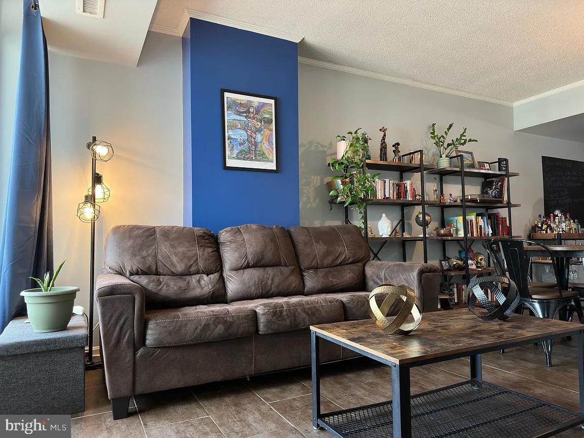 CRESCENT - Residential Lease