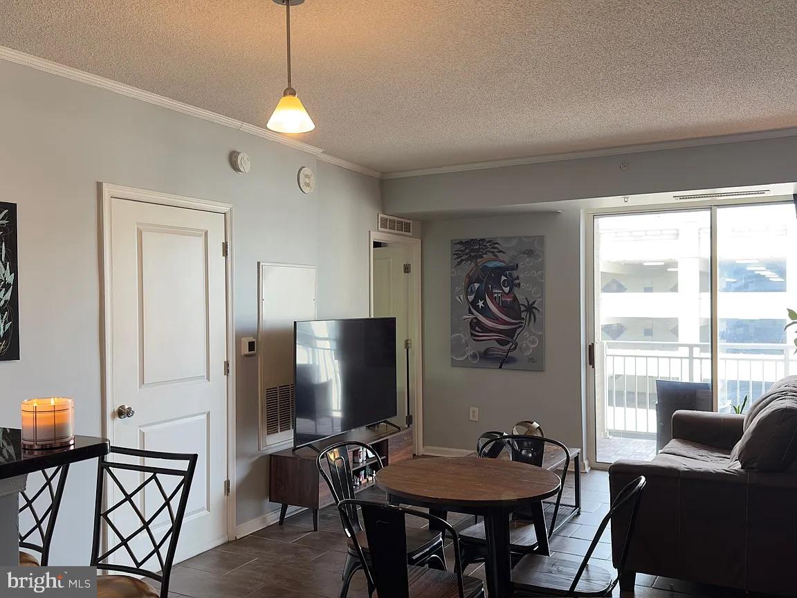 CRESCENT - Residential Lease