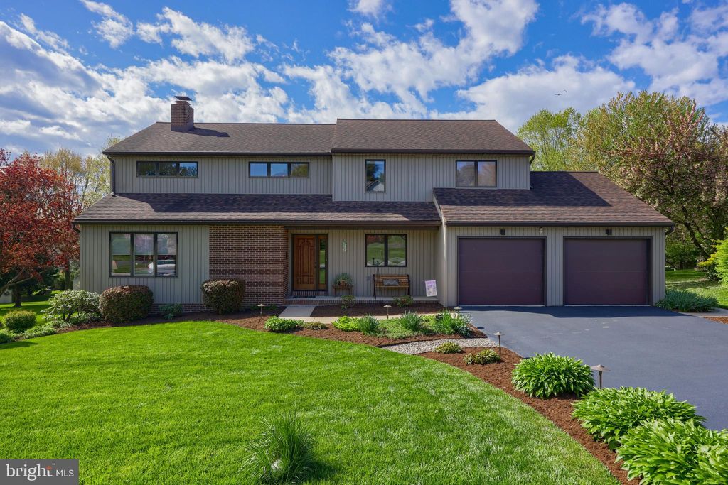 Photo of 1015 Stonemanor Drive, Lancaster, PA 17603 (MLS # PALA2052136)