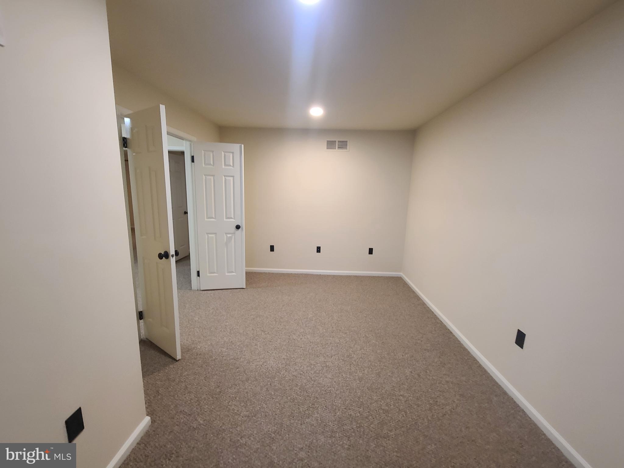 MONTGOMERY GREENE - Residential Lease