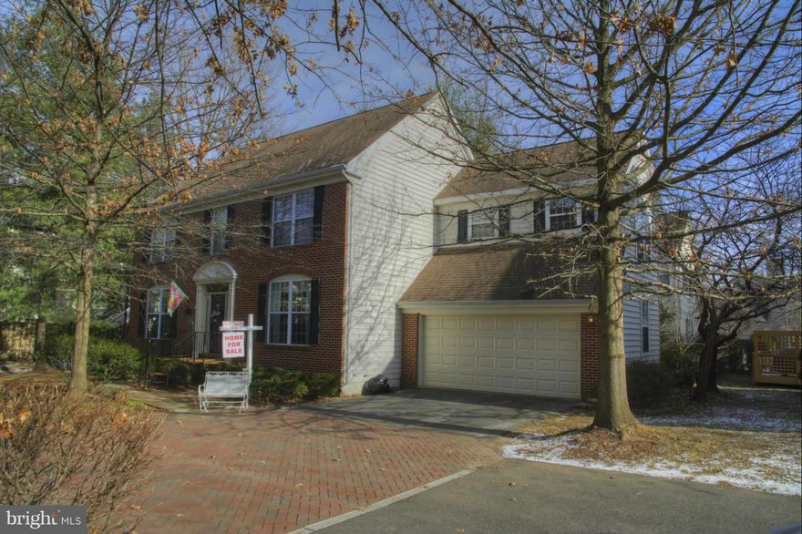 Just Reduced: Beautiful SFH in the heart of Kingstowne w/Gleaming Hardwood Flrs, Kitch w/Island & B'fast Room, DR, LR & Fam Rm w/F'place & overlooking Trees. Luxury Master Suite features Sitting Rm w/Built-Ins, 2 Walk-In-Closets, Cathedral Ceiling & Large Master Bath. Rec Rm w/Surround Sound. Fresh Paint. Large 2 Car Garage. HOA: 2 Pools,Tennis, Tot-Lots, Rec Ctr, Exercise Rm, etc. Close to shops