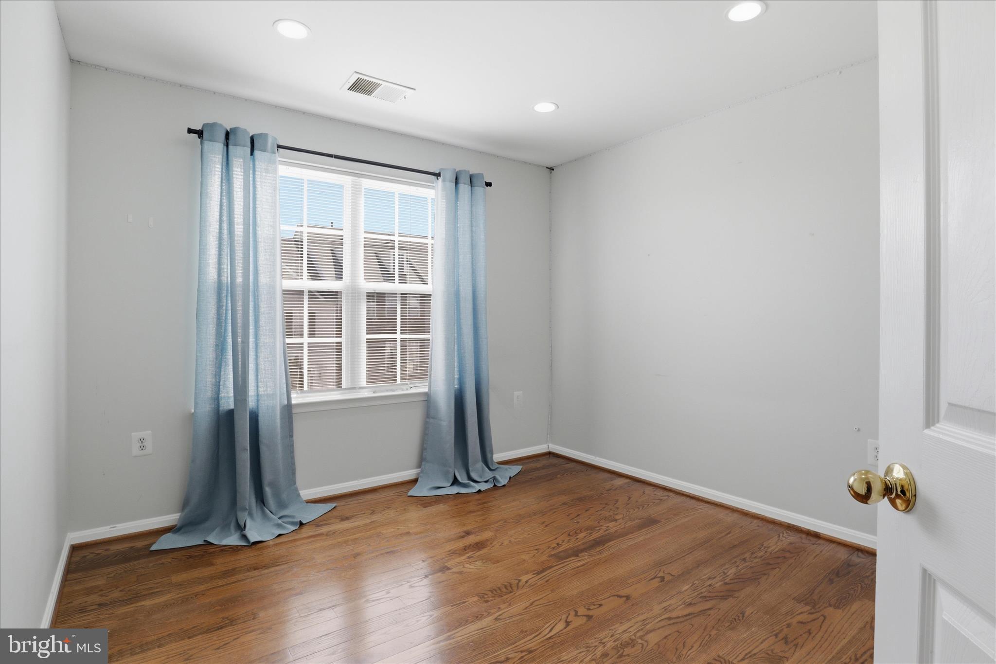 POTOMAC CROSSING - Residential