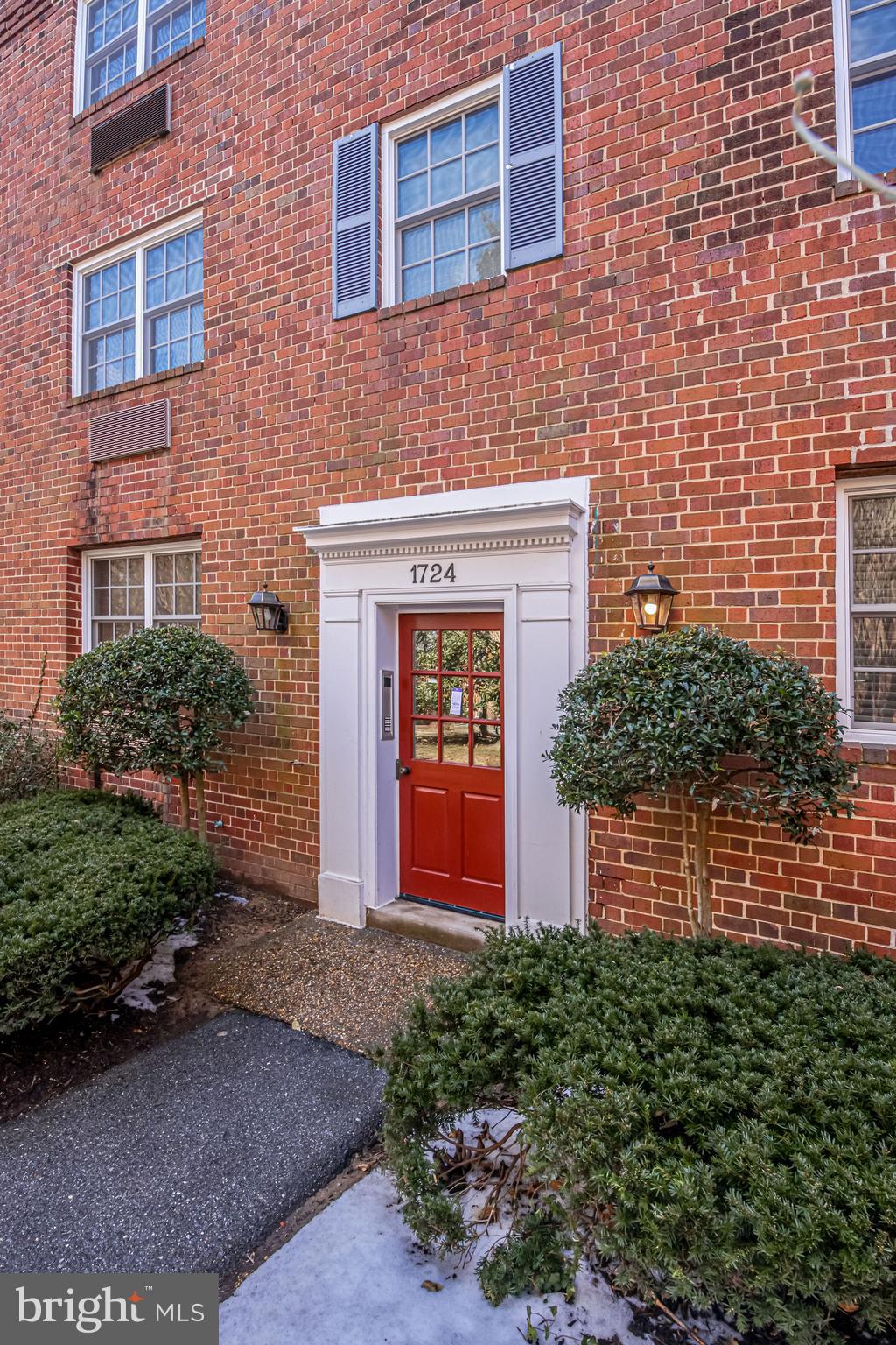 POTOWMACK CROSSING - Residential Lease