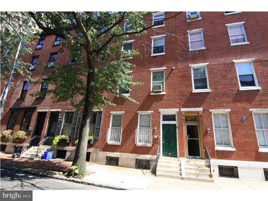 GREAT 1 Bedroom located in a clean well-maintained Brownstone on 16th Street between Spruce and Pine Streets. Hardwood floors throughout, updated bathroom, garbage disposal, high ceilings. Building has laundry. Just steps from Rittenhouse Square, The Kimmel Center, and all the best dining and shopping the City has to offer!!