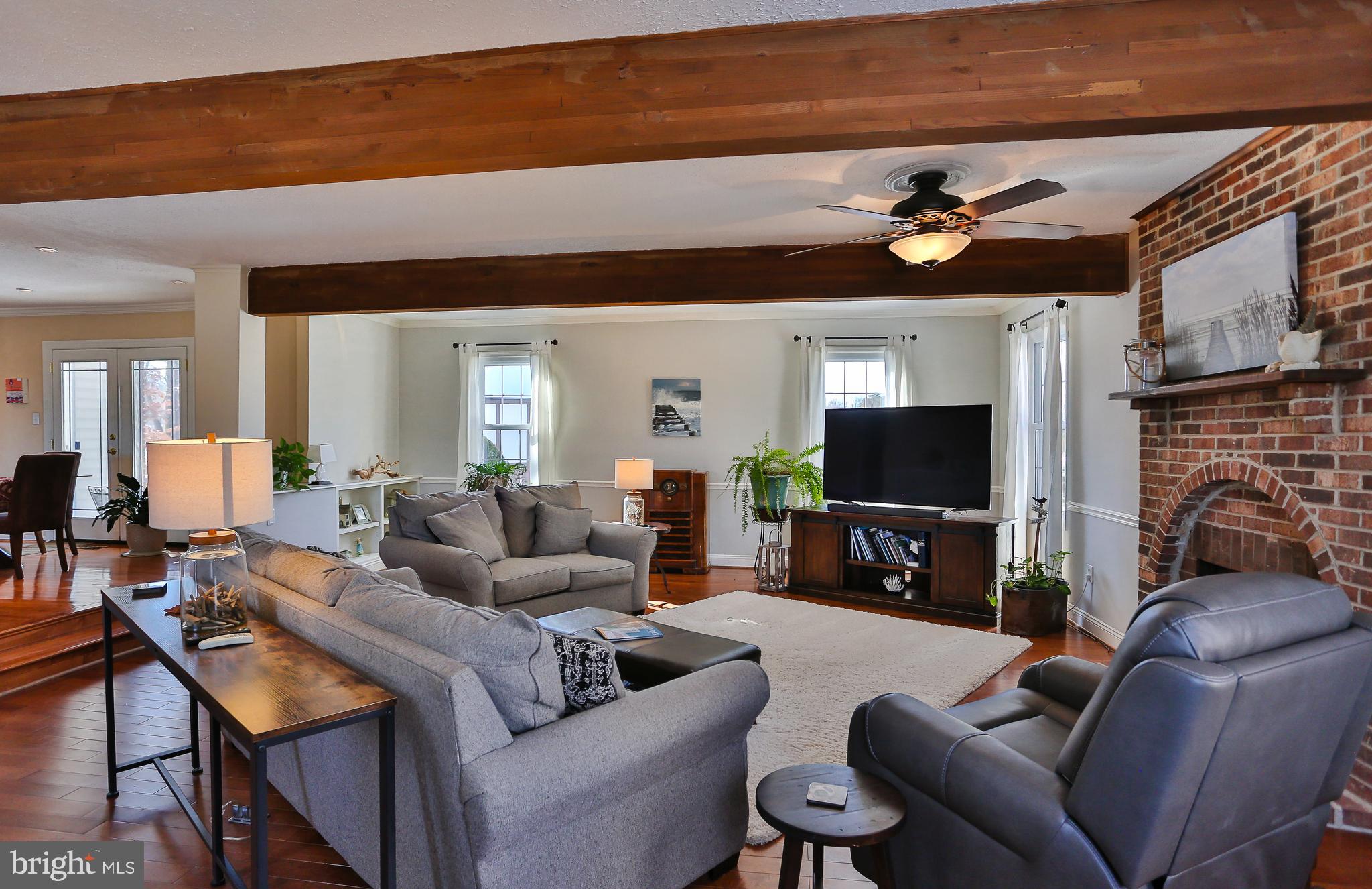 COUNTRY CLUB LAKE - Residential