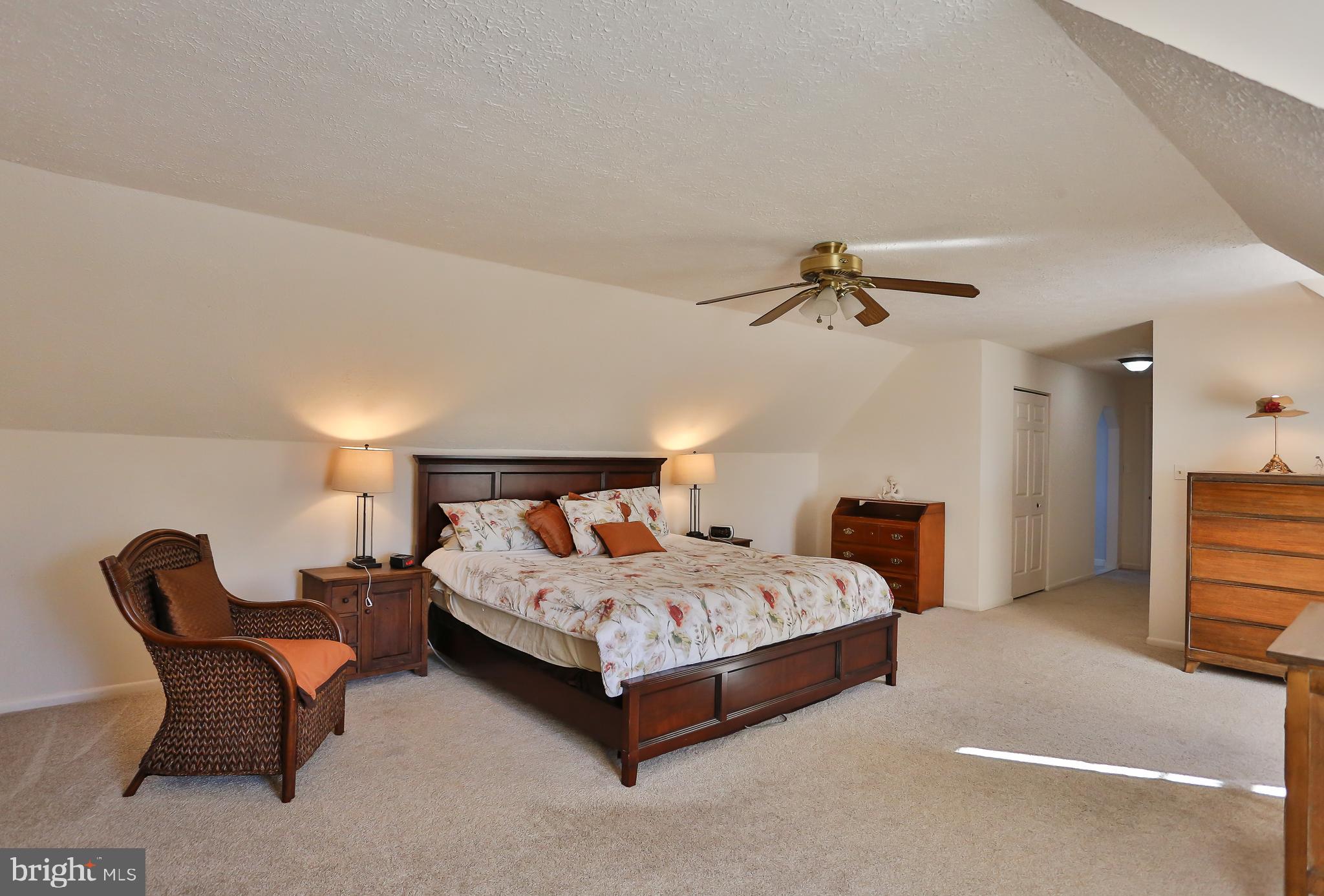 COUNTRY CLUB LAKE - Residential