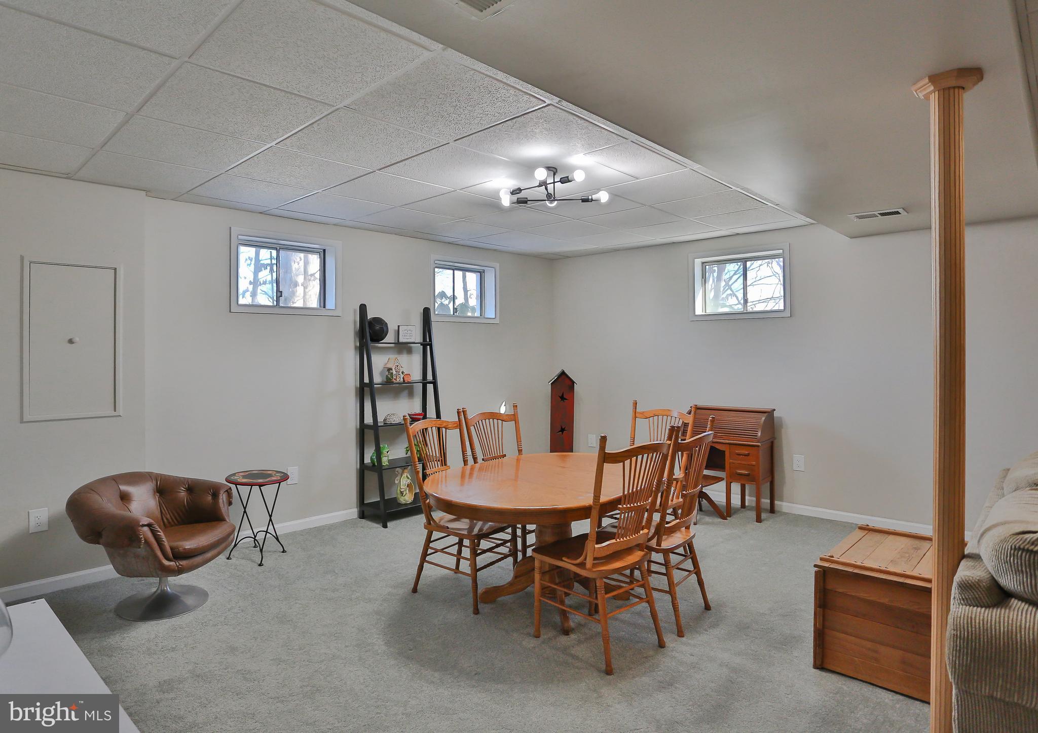 COUNTRY CLUB LAKE - Residential