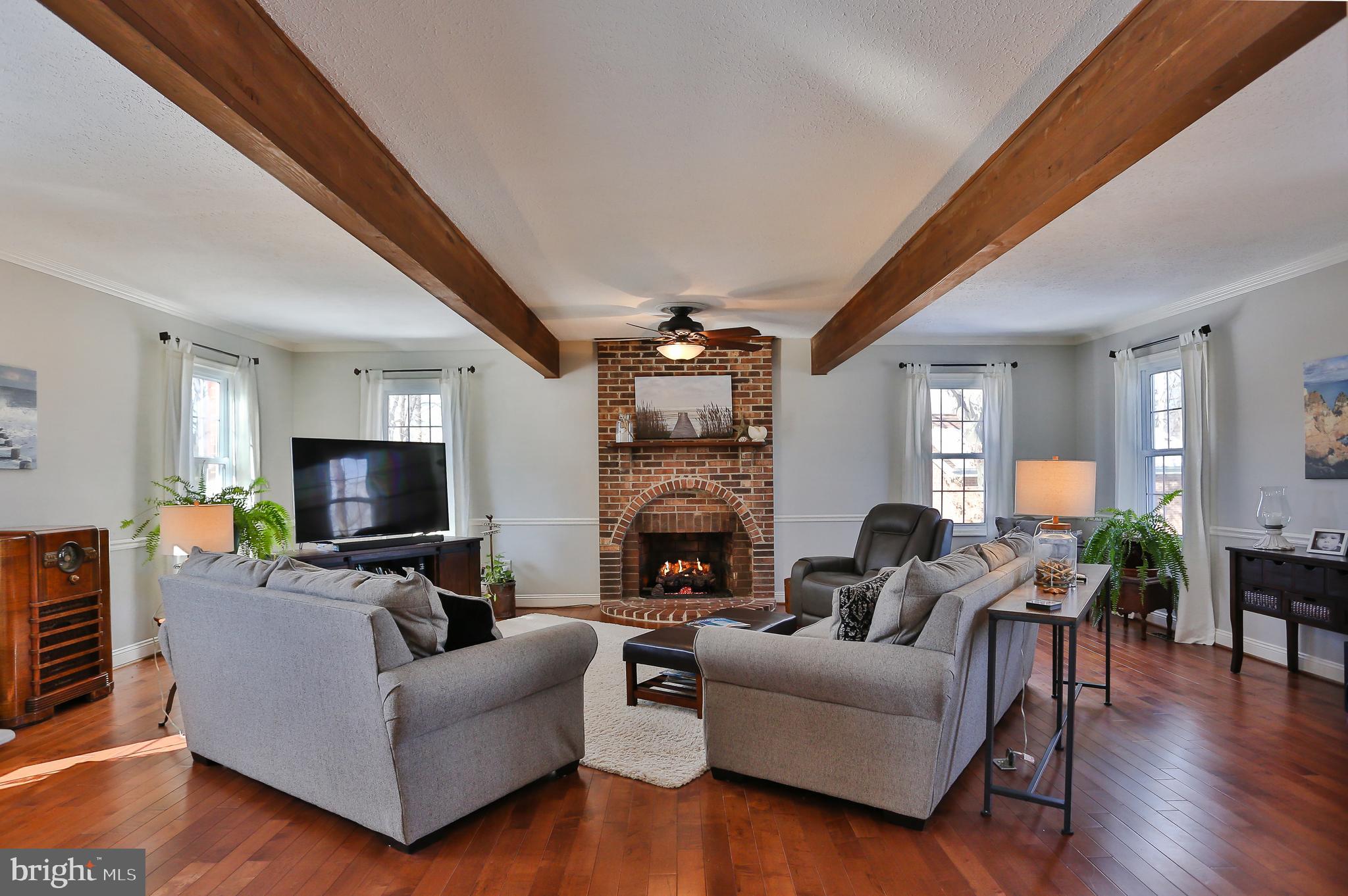 COUNTRY CLUB LAKE - Residential