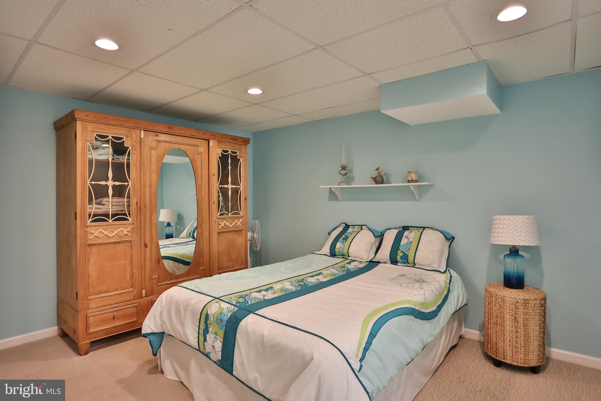 COUNTRY CLUB LAKE - Residential