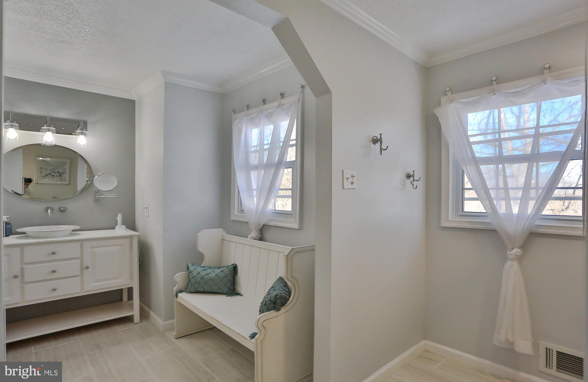 COUNTRY CLUB LAKE - Residential