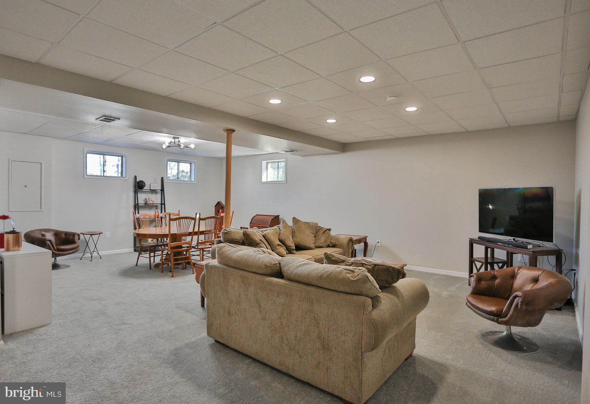 COUNTRY CLUB LAKE - Residential