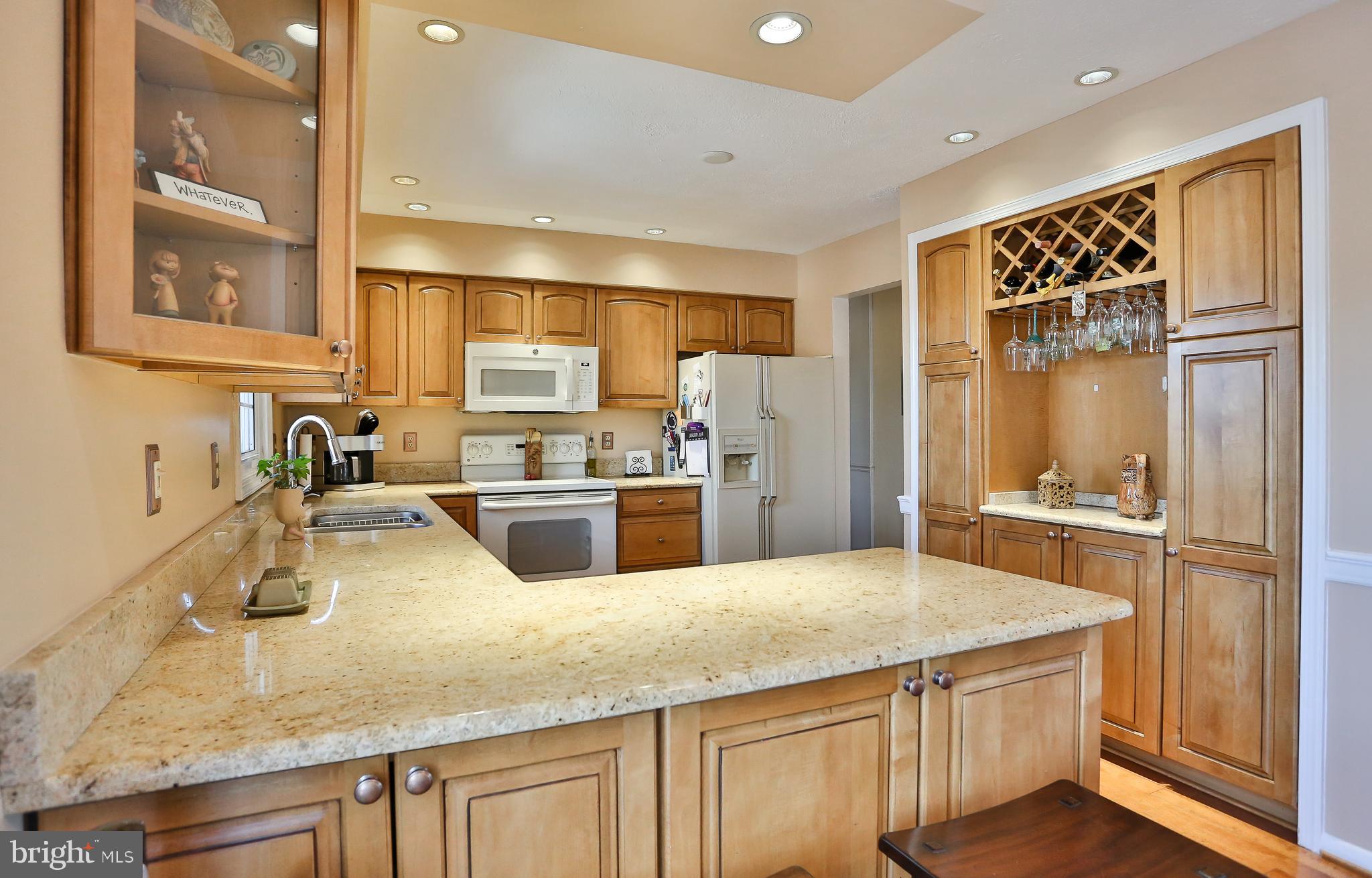 COUNTRY CLUB LAKE - Residential