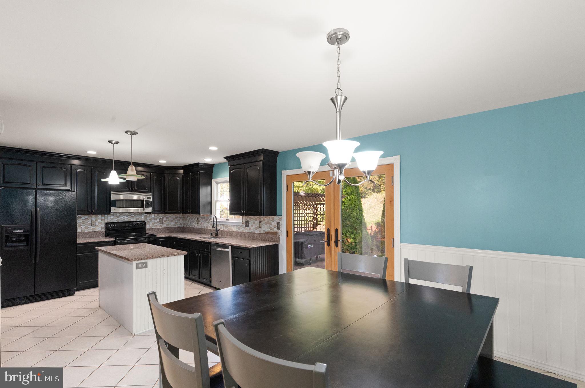 SOUTH HAMPTON - Residential Lease