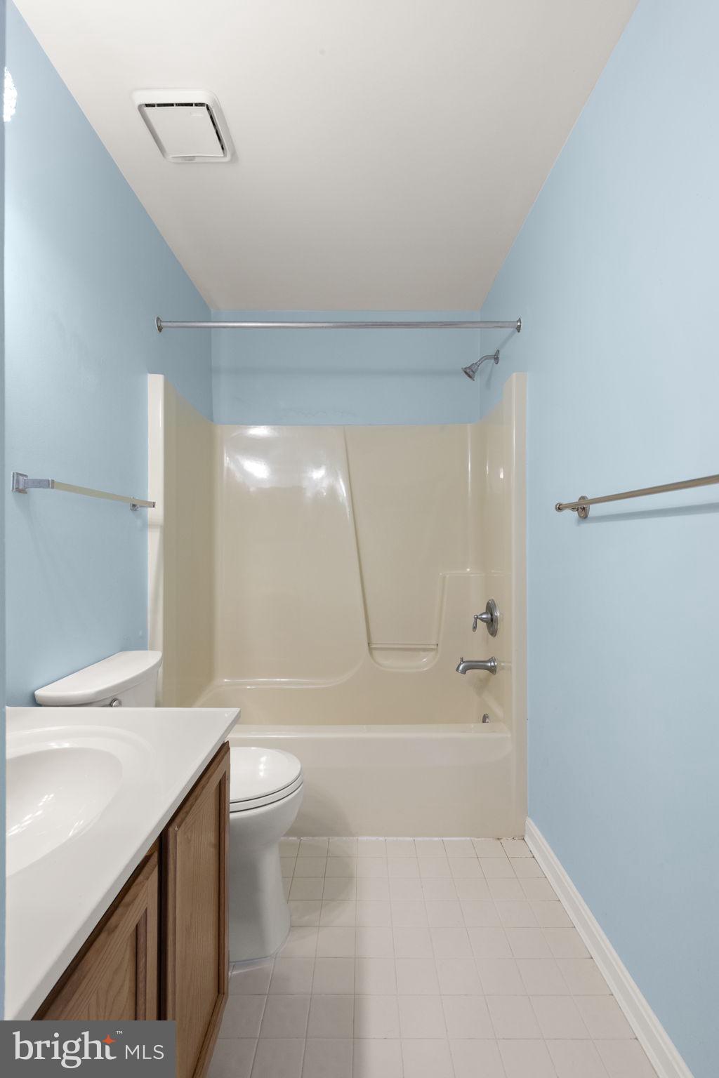 SOUTH HAMPTON - Residential Lease