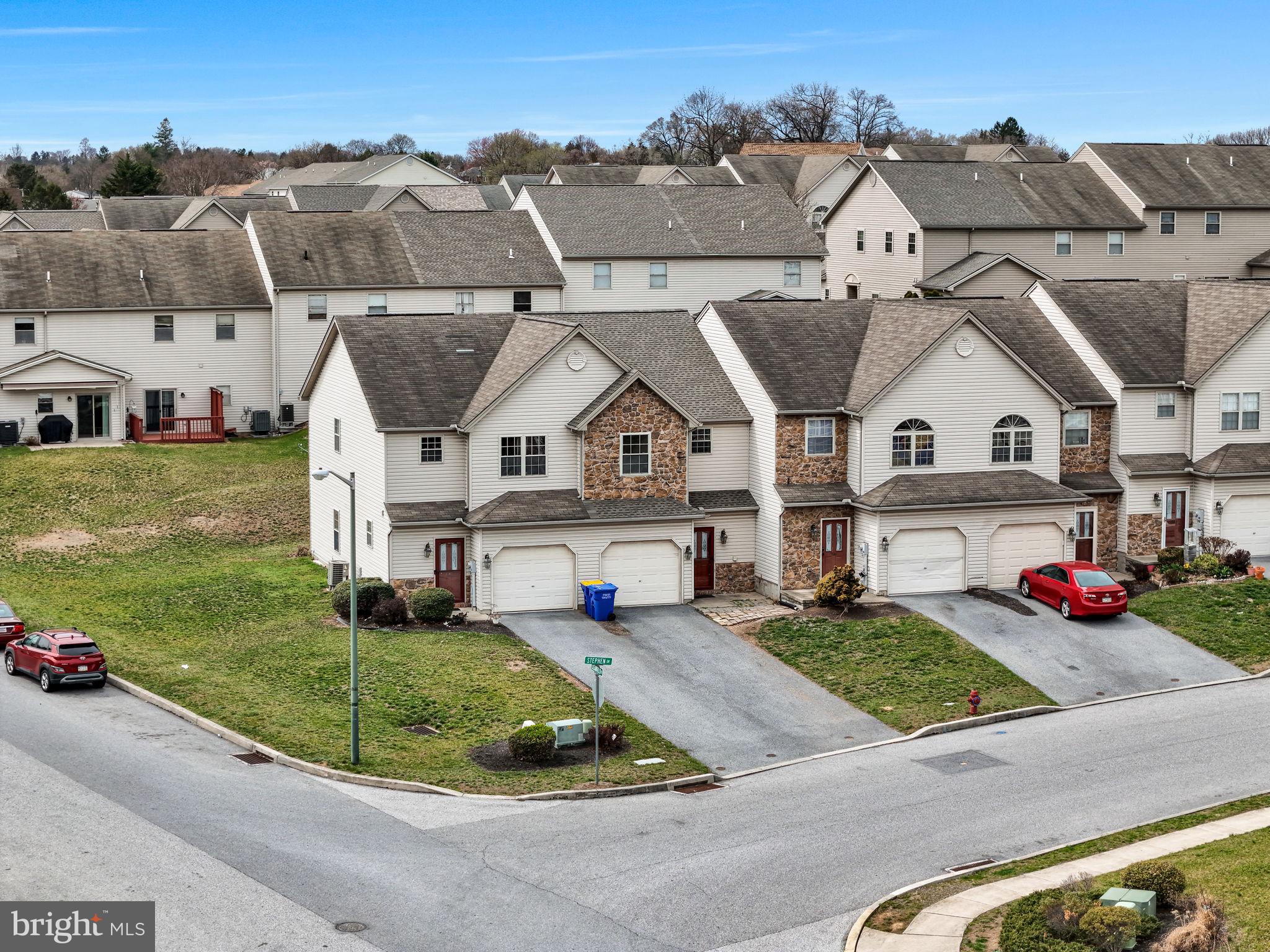 WELLINGTON MANOR - Residential