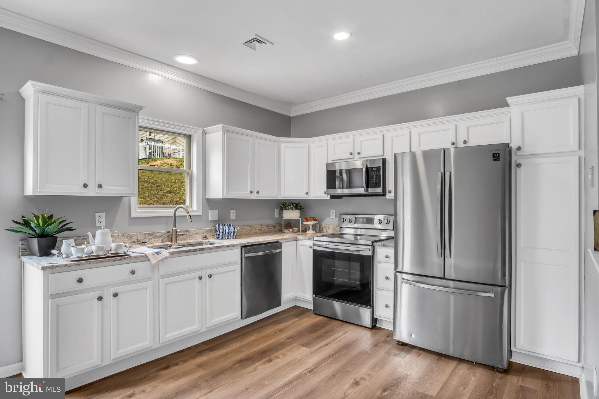 WELLINGTON MANOR - Residential