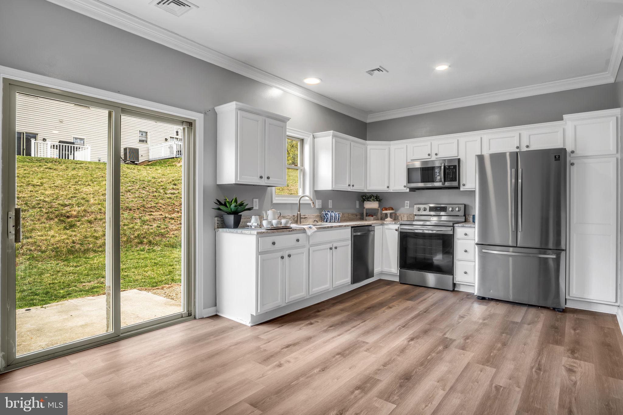 WELLINGTON MANOR - Residential