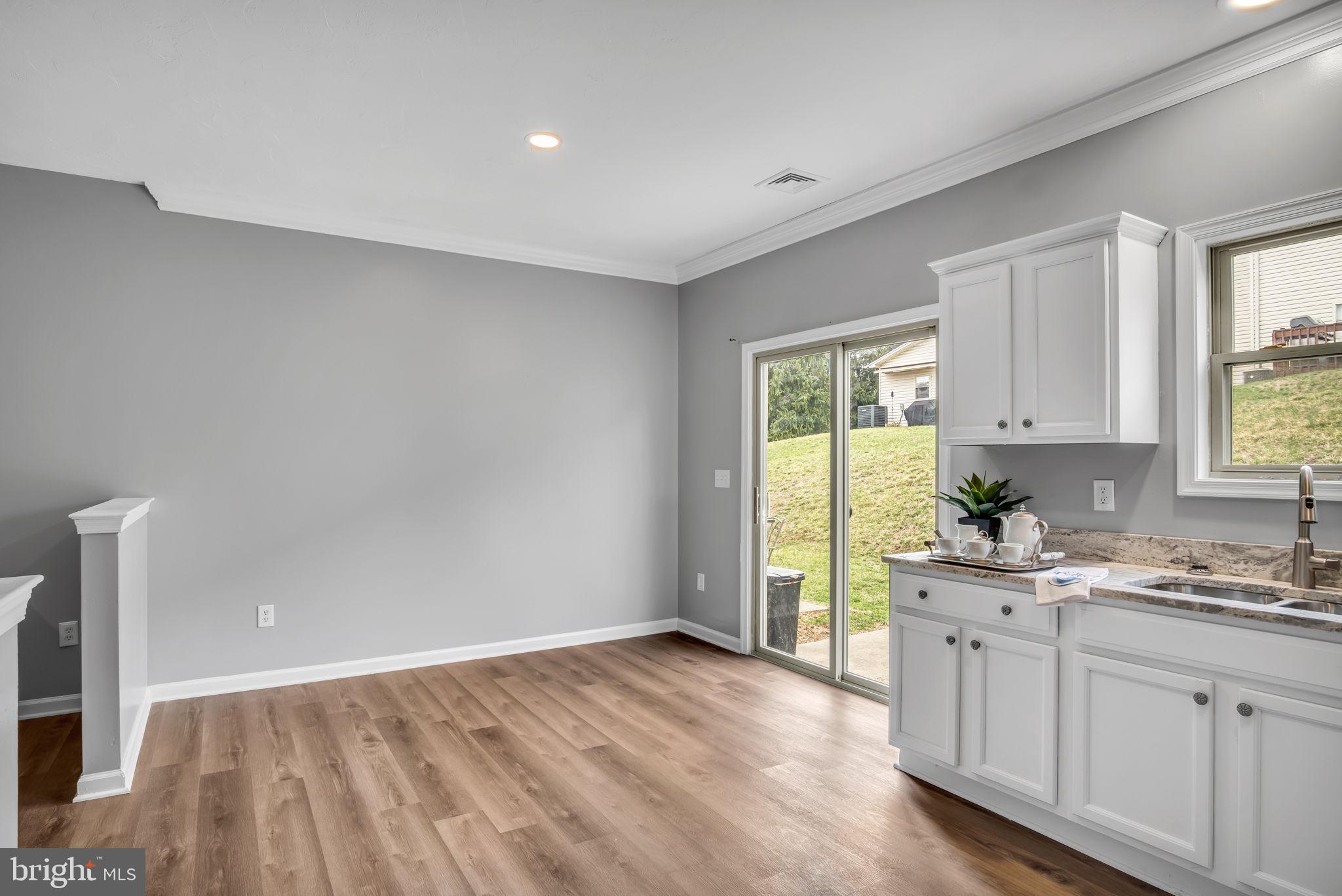 WELLINGTON MANOR - Residential