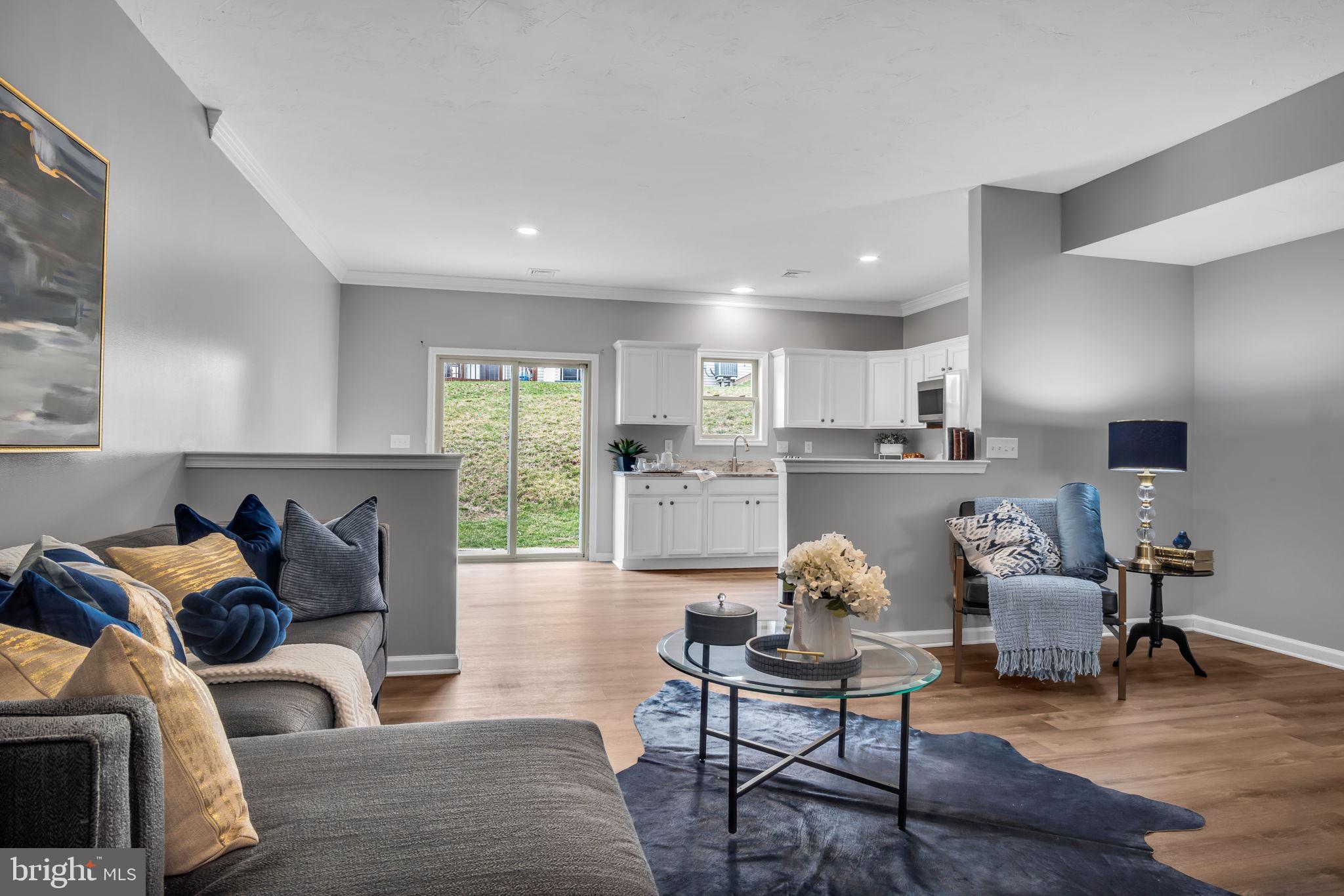 WELLINGTON MANOR - Residential