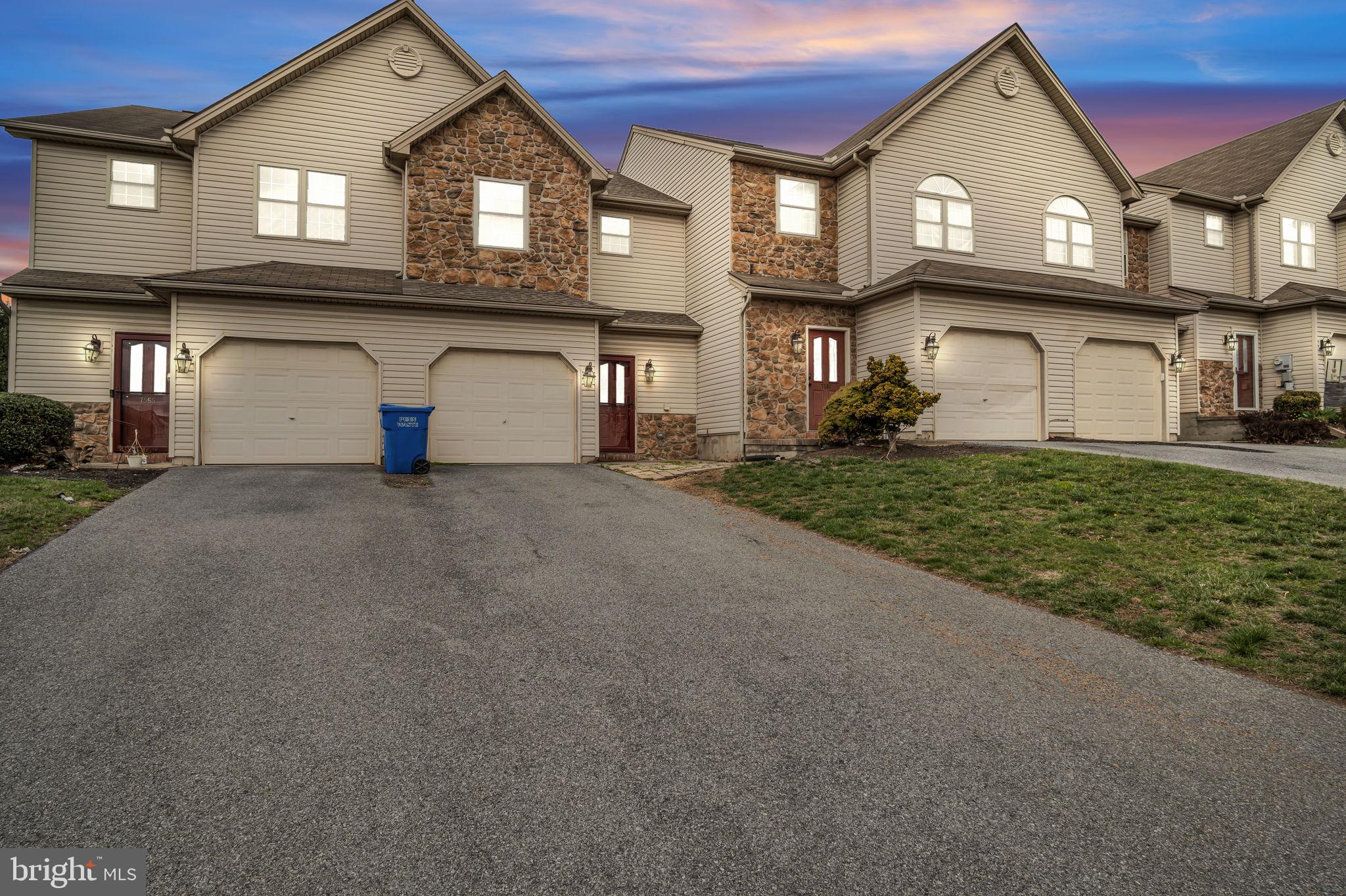 WELLINGTON MANOR - Residential